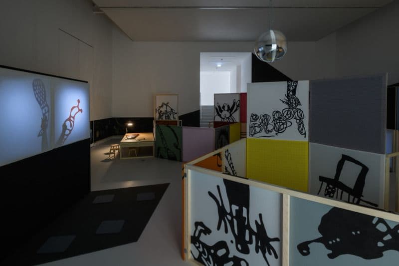 Ausstellungsansicht Kunsthalle Mainz: What is the dream that makes you dream?: Rivane Neuenschwander: dream.lab, 2024