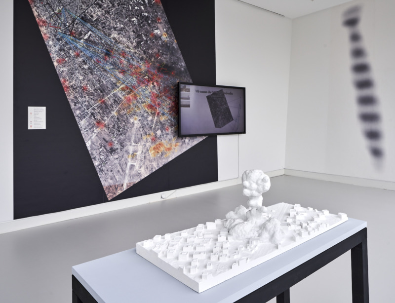 Installationsansicht: Forensic Architecture: The Bombing of Rafah, 2014, Video, 3-D-Modell, 70x30x30 cm, commissioned by Amnesty international, Foto: Norbert Miguletz
