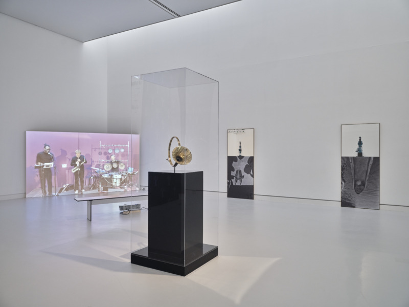 Installationsansicht Kunsthalle Mainz: Unextractable: Sammy Baloji invites, 2023, Foto: Norbert Miguletz