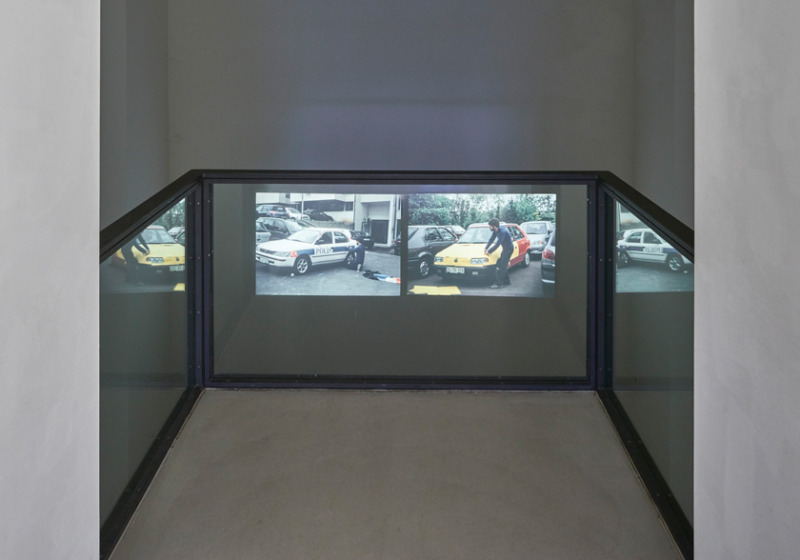 Installationsansicht: Ahmet Ögüt: Somebody Else's Car, 2005